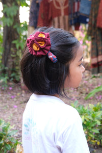 Contrast Flower Hairclip