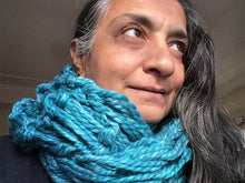 Load image into Gallery viewer, Turquoise Wool Infinity Scarf.
